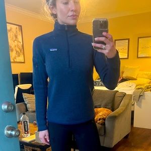 Patagonia navy quarter zip size small. Worn once.